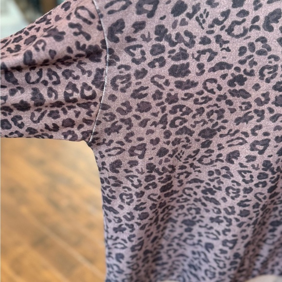 🐆 Leopard Print Pullover Long Sleeve Top, Size Large - Picture 9 of 13